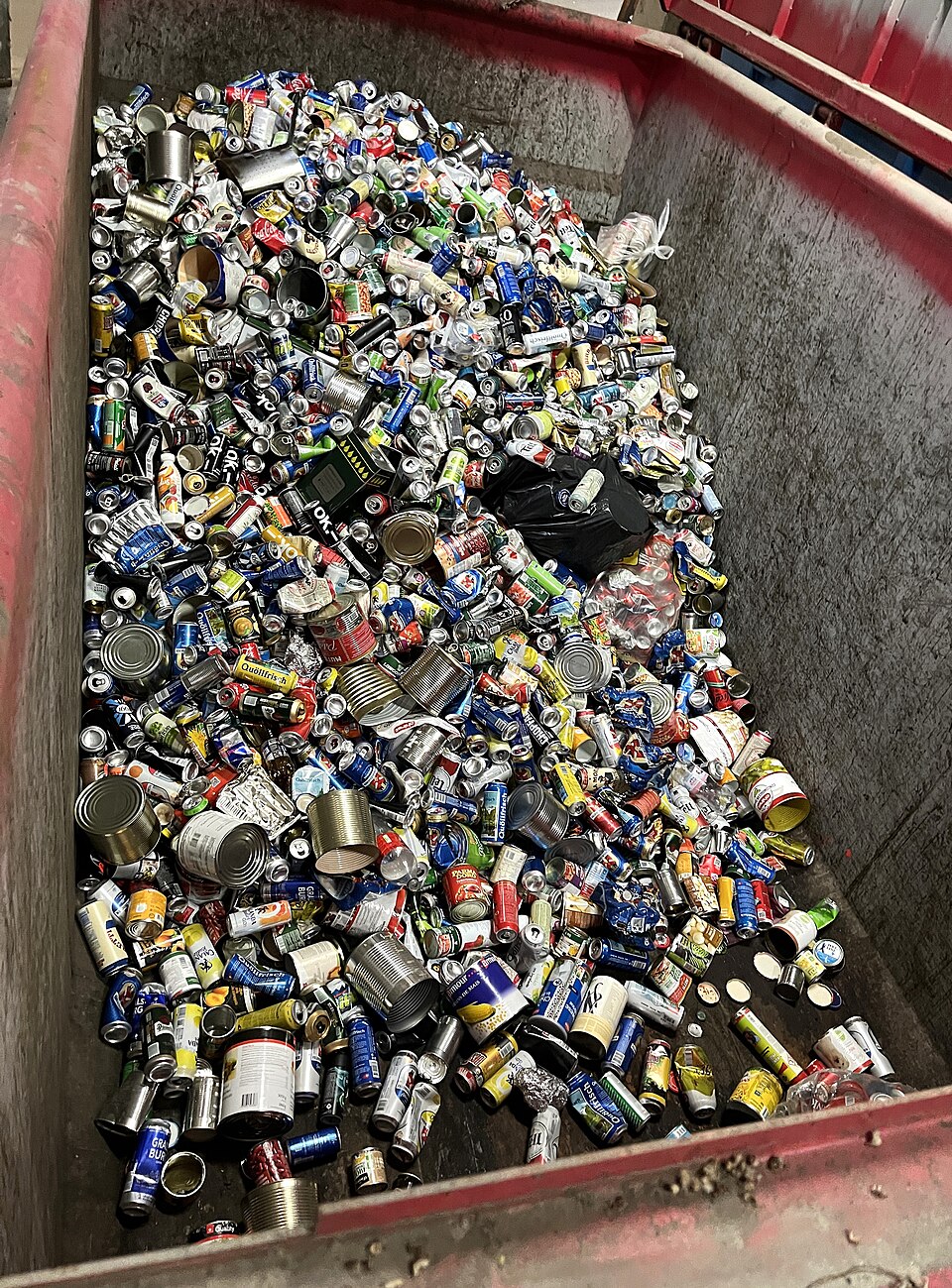 Sorting and grading scrap metal